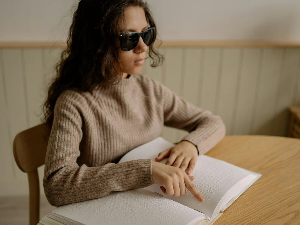 dziewczynka-ślepota-z-niepełnosprawnością